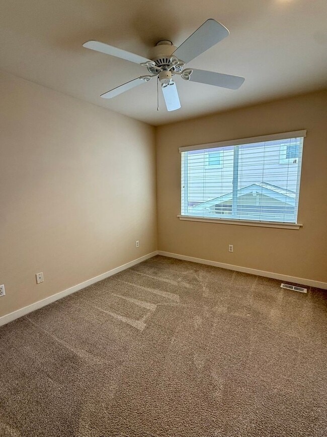 Building Photo - 3bd/2.5ba Sammamish Townhome