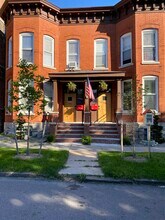 Building Photo - 208 Ash St