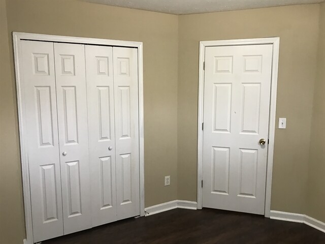 Building Photo - 2664 Lake Park Bend