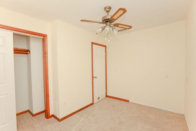 Building Photo - Spacious 4BR Home with a Fenced Yard & Jetted Tub