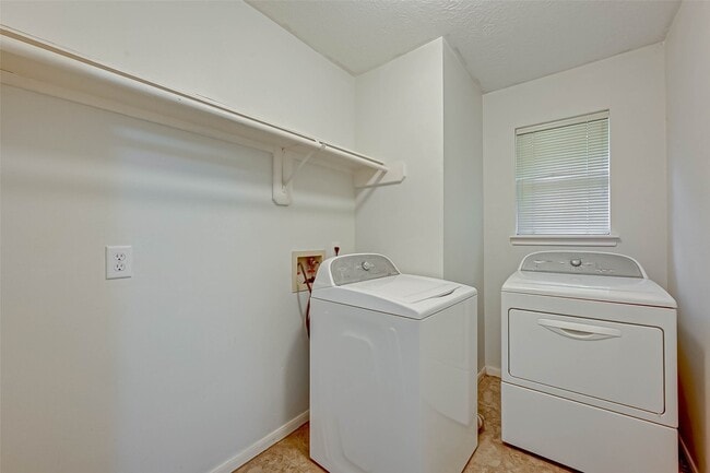 Building Photo - 1630 Berkoff Dr
