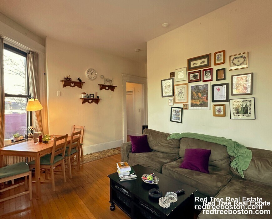 Building Photo - 583 Beacon St