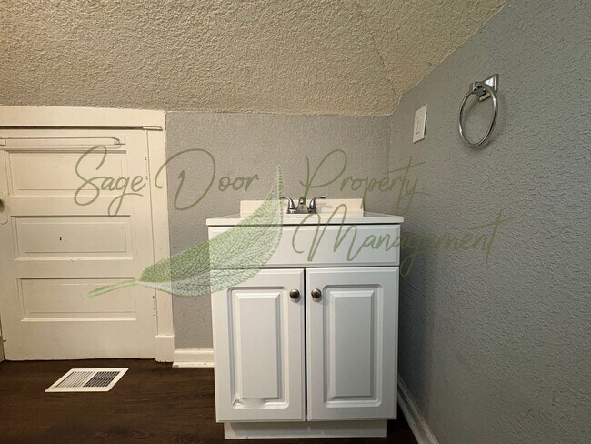 Building Photo - 2639 E 29th St