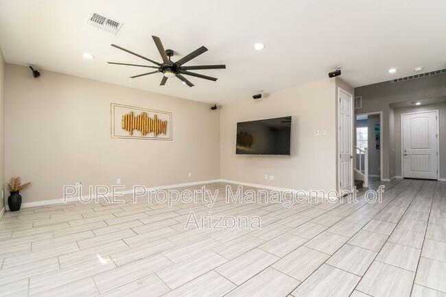 Building Photo - 513 E Yellowstone Pl