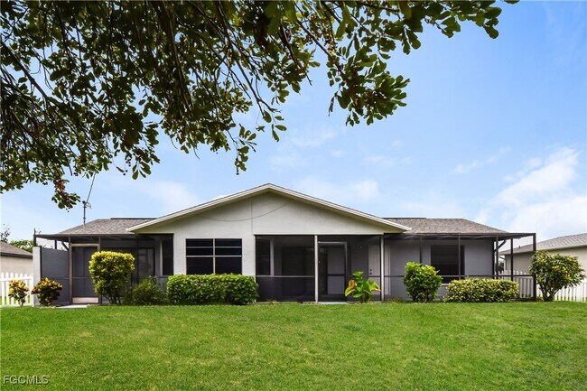 Building Photo - 3304 SW 11th Ct