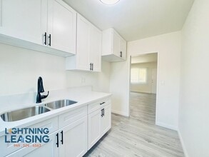 Building Photo - 251 Loma Dr