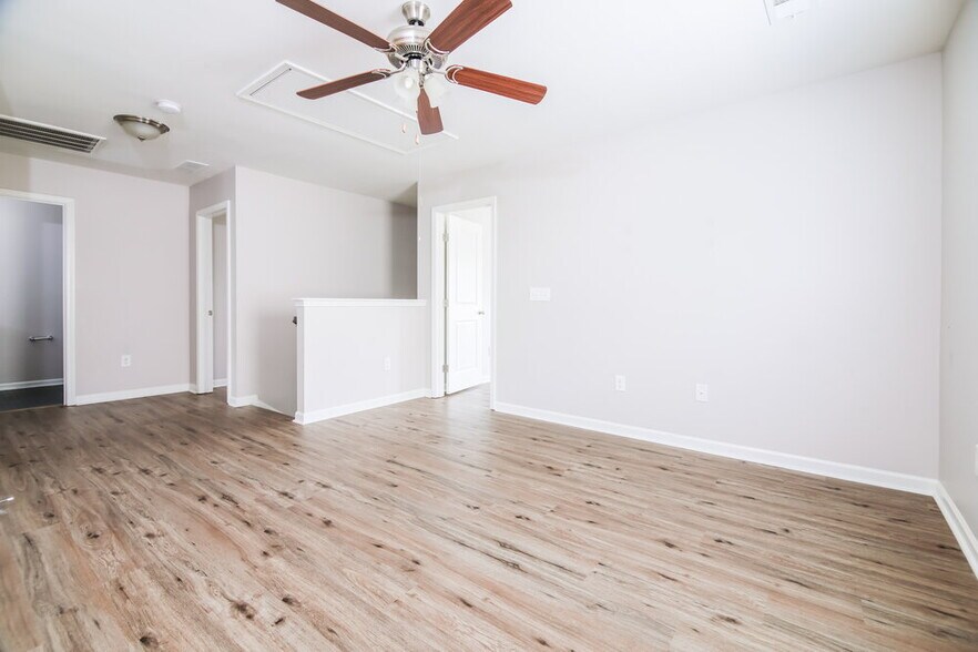 Building Photo - 117 Preakness Farm Dr