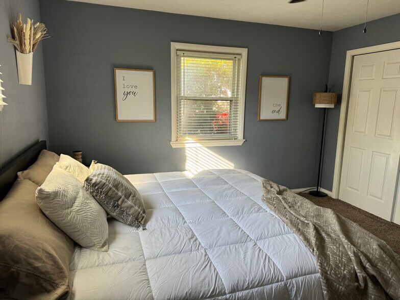 Building Photo - 637 2nd St