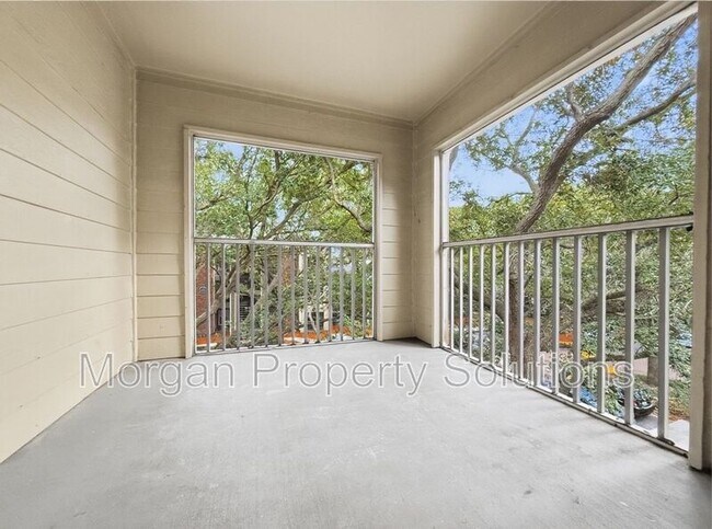 Building Photo - 5112 Park Central Dr