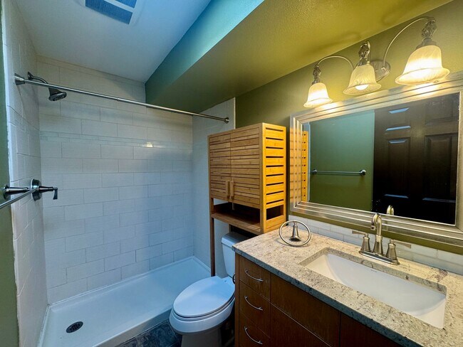 Building Photo - $500 Move In Discount! | 3 Bedroom 2 Bath ...