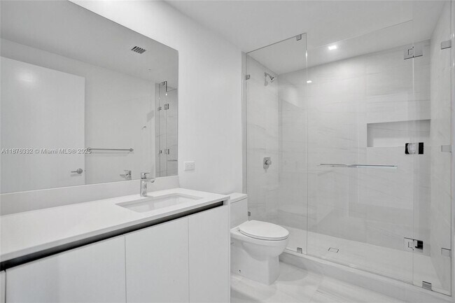 Building Photo - 900 N Ocean Blvd