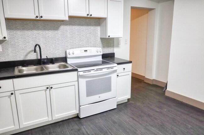 Building Photo - 1121 N Dearborn St