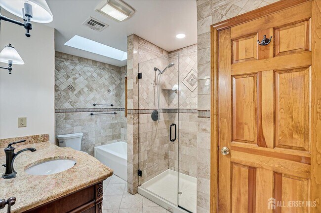 Building Photo - 23 Cardownie St