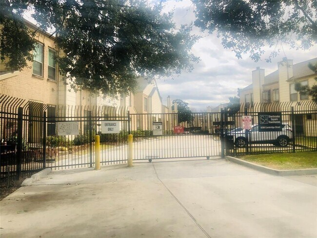 Building Photo - 8299 Cambridge St