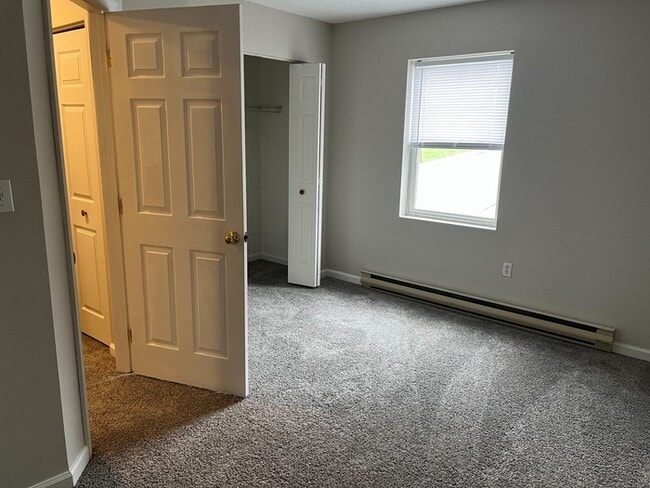 Building Photo - Newly Remodeled unit in Duplex