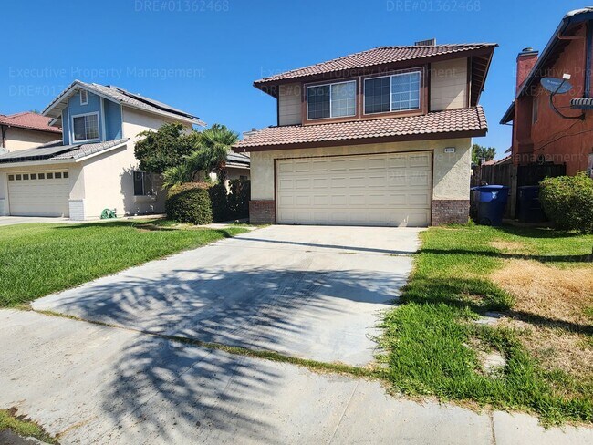 Building Photo - 3 bedroom/ 2.5 bathroom
