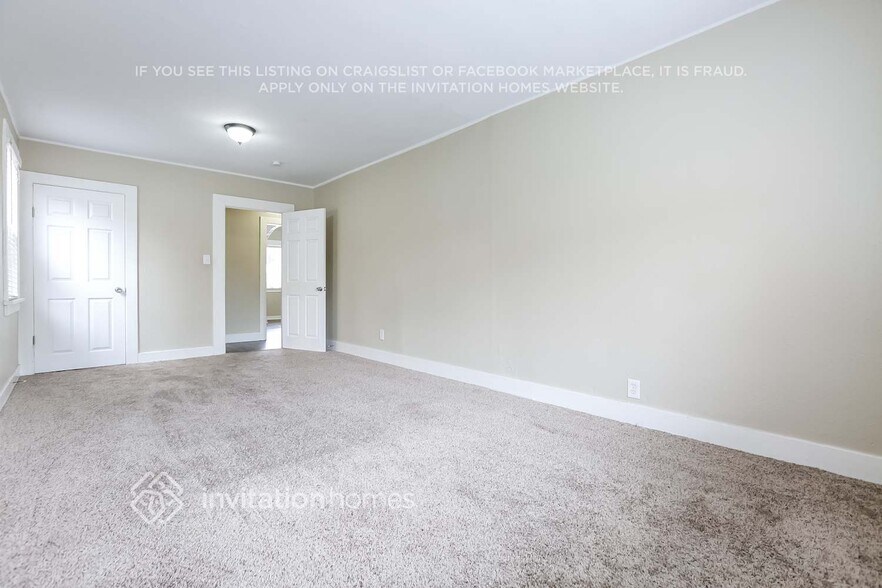 Building Photo - 2627 S Dunsmuir Ave