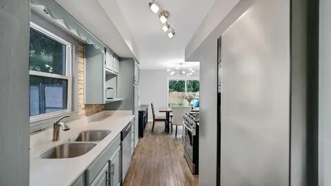 Building Photo - 8726 Lakewood Ave