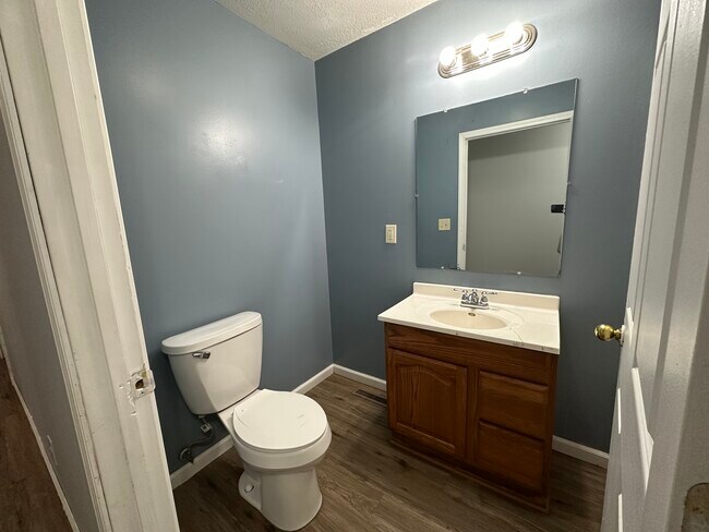 Building Photo - 104 W Davis St