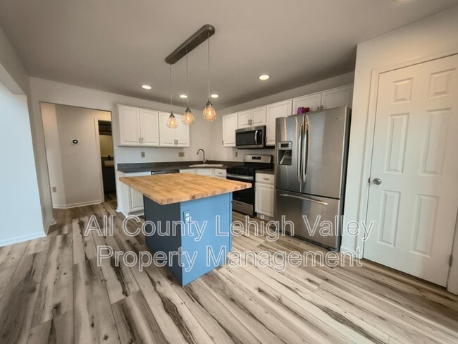 Building Photo - 2879 Hope Ridge Dr