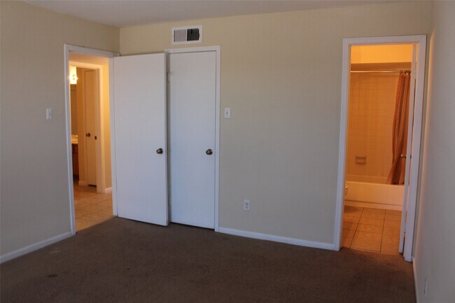 Building Photo - 16111 Aspenglen Dr