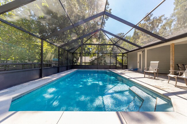 Building Photo - Shadow Woods Pool Home