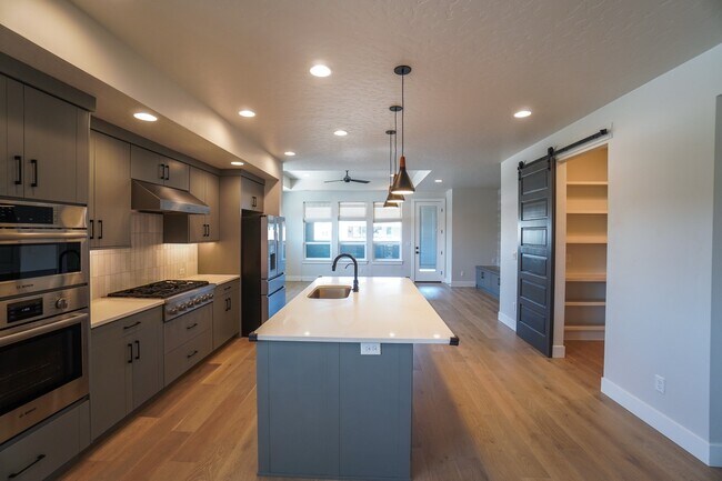 Building Photo - 3045 S Honeycomb Way