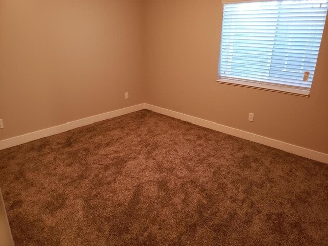 Building Photo - 42 E 1825 N