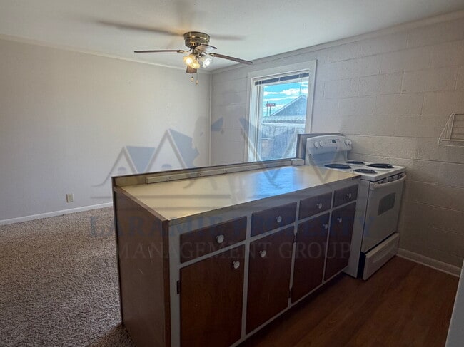 Building Photo - 2 Bed 1 Bath Apartment
