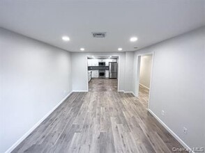 Building Photo - 453 Vineyard Ave