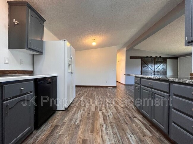 Building Photo - 300 7th St SW