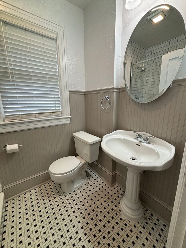 Building Photo - LEASE PENDING!!!! FALL 2026!!! NEWLY REMOD...