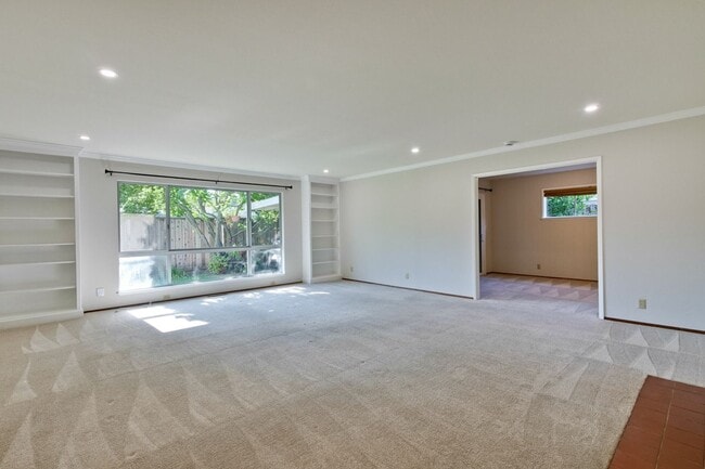 Building Photo - 1534 Crespi Dr
