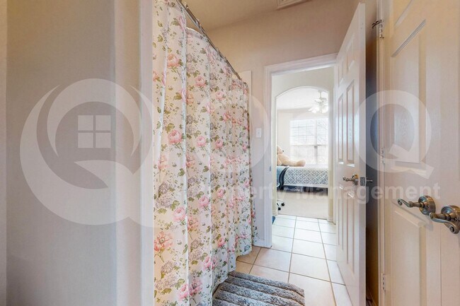 Building Photo - 2606 Rue De Ville