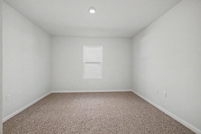 Building Photo - 4000 Cottage Farm Rd