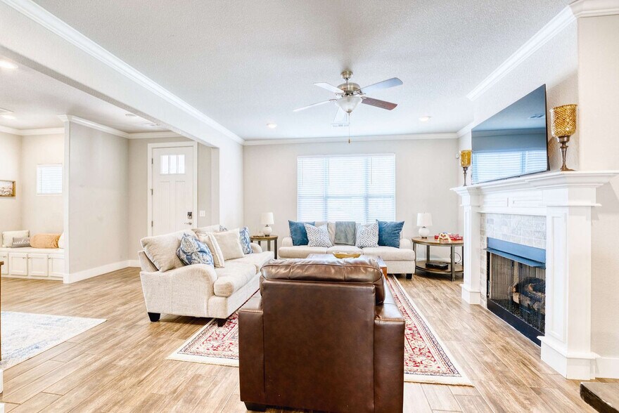 Building Photo - 909 W Eagle St