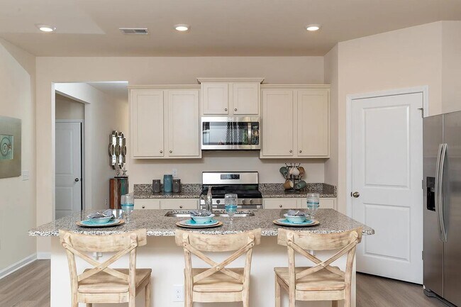Building Photo - 1087 Sennema Cir