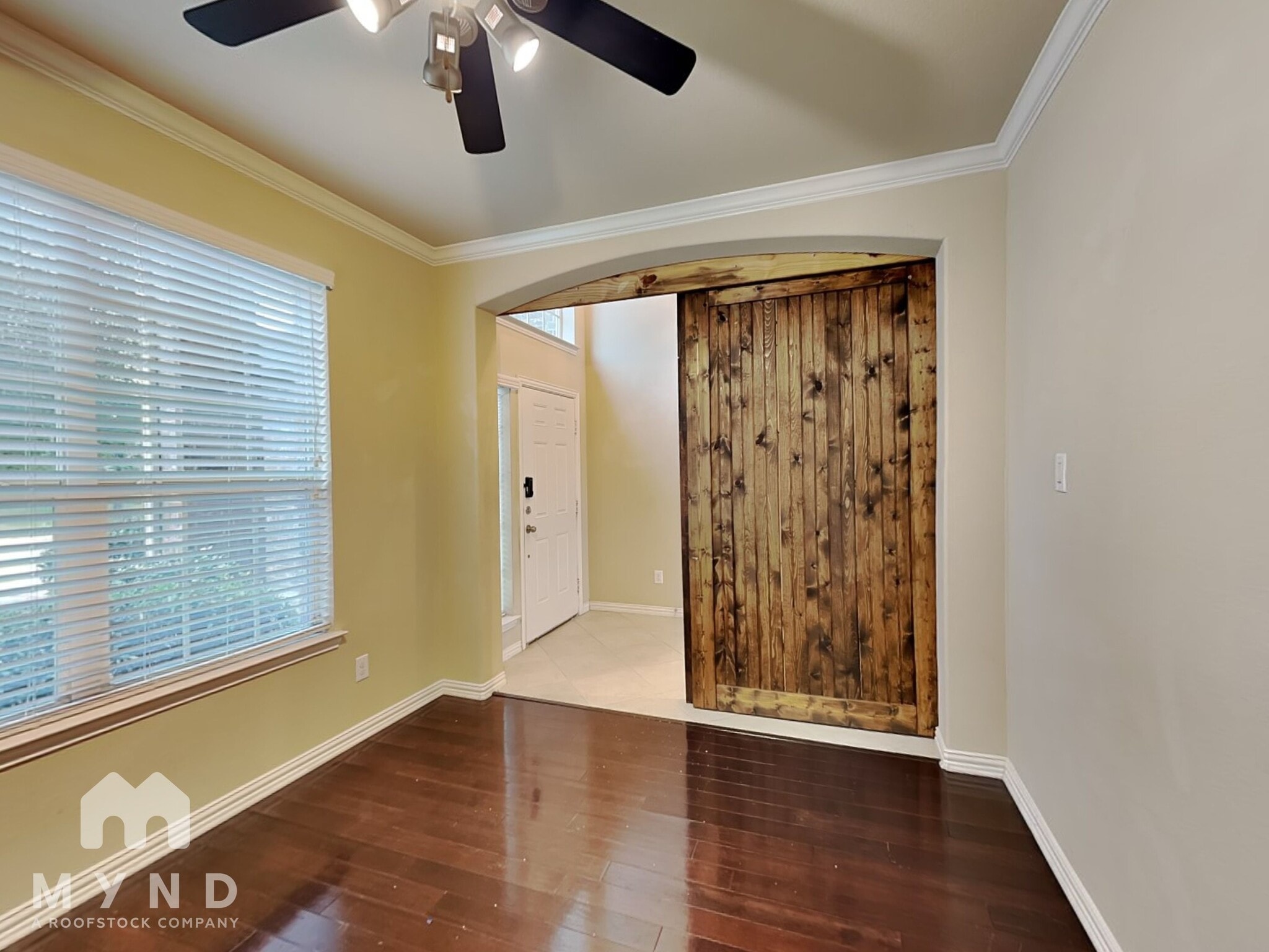 Building Photo - 5813 Valley Haven Way