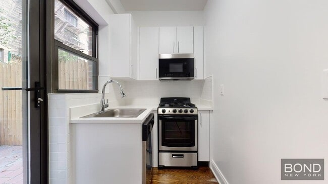 Building Photo - 405 E 56th St