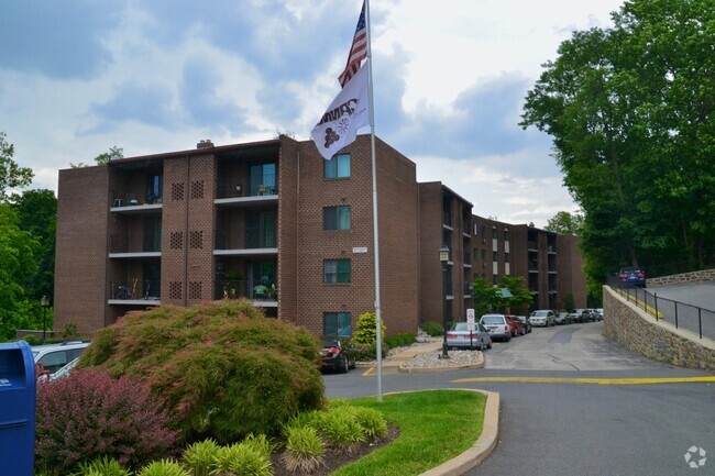 Building Photo - Parkwoode Towers