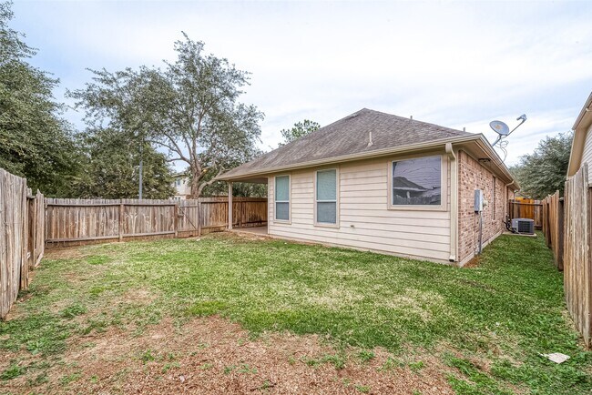 Building Photo - 6406 Applewood Forest Dr