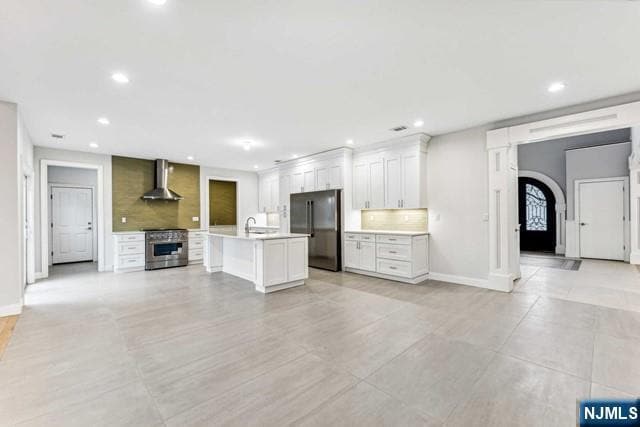 Building Photo - 25 Jones