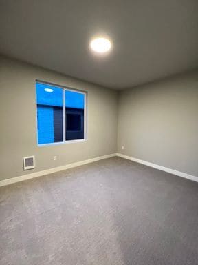 Building Photo - Modern 3Bed/2Bath PLUS 2 car garage Townhome in Bellevue!