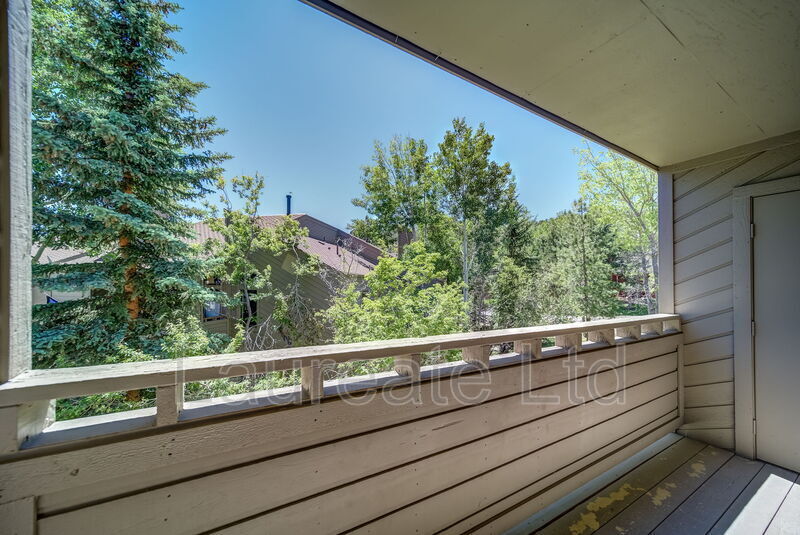 Building Photo - 23597 Genesee Village Rd