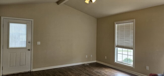 Building Photo - 127 Radford Cir