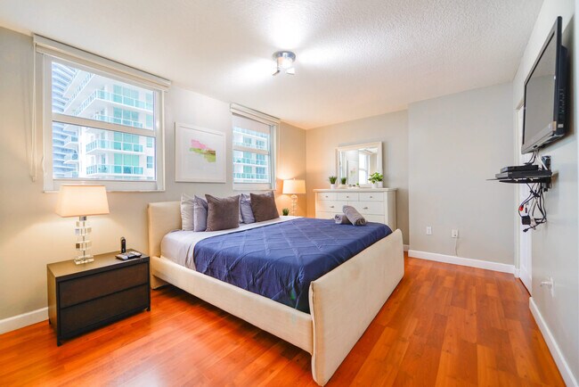 Building Photo - 1200 Brickell Bay Dr