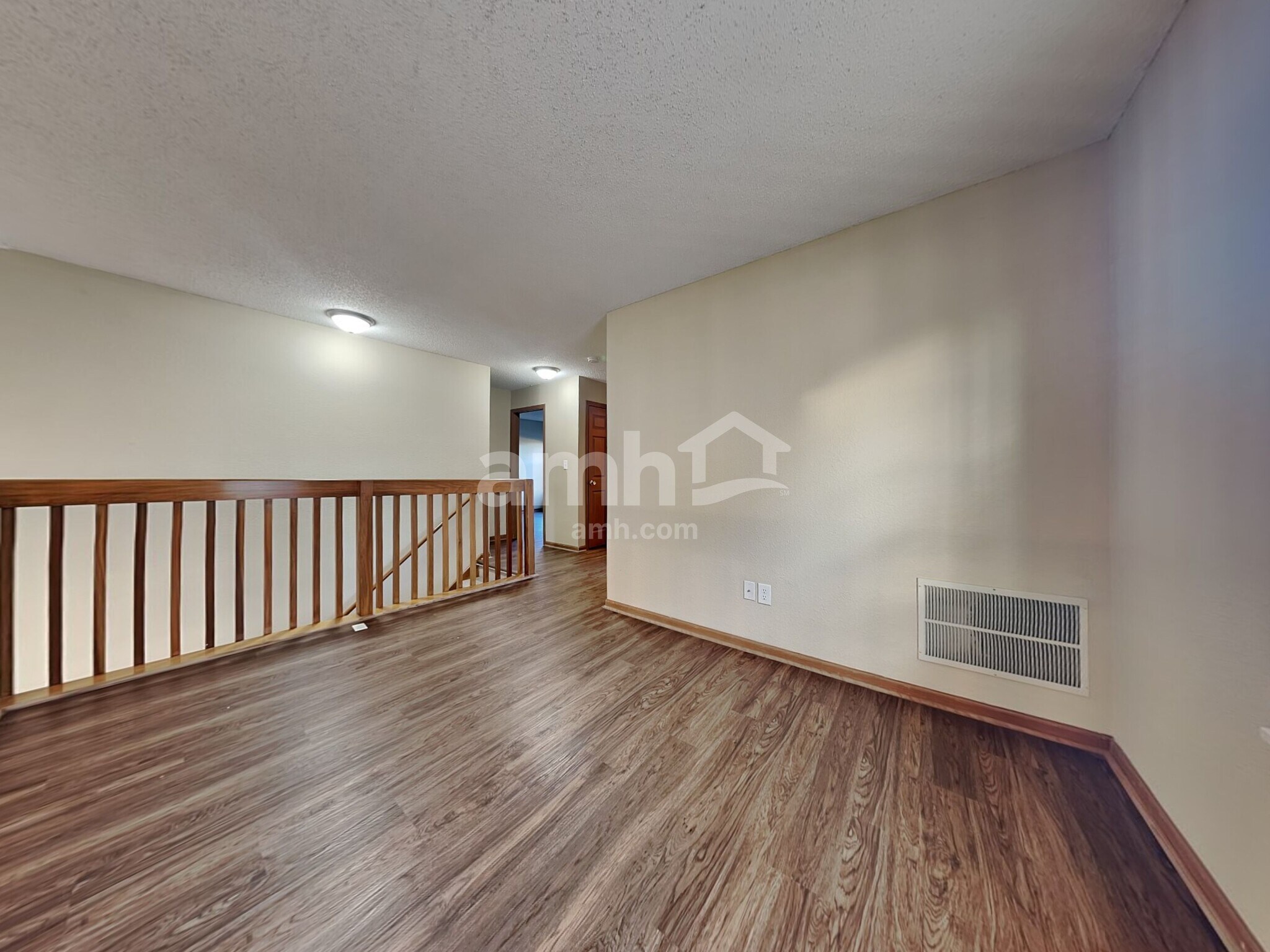 Building Photo - 6044 Draycott Dr