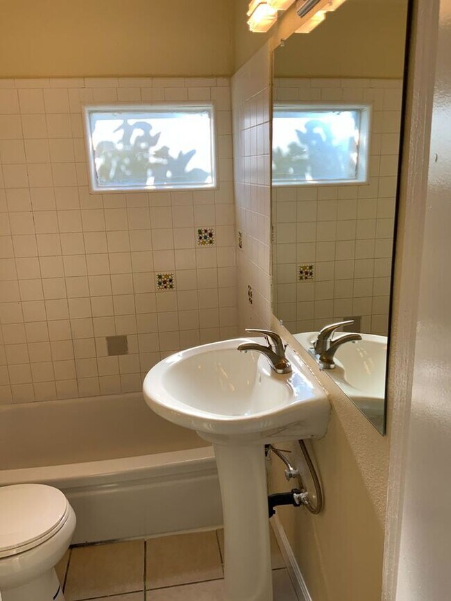 Building Photo - 407 N Washington St