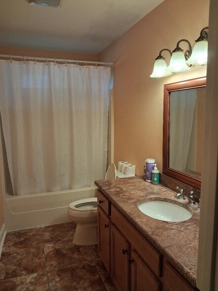 hall bath - 3447 Derby Pl