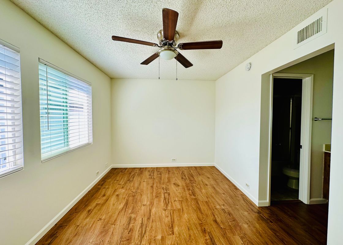 Building Photo - 28 20th Ct